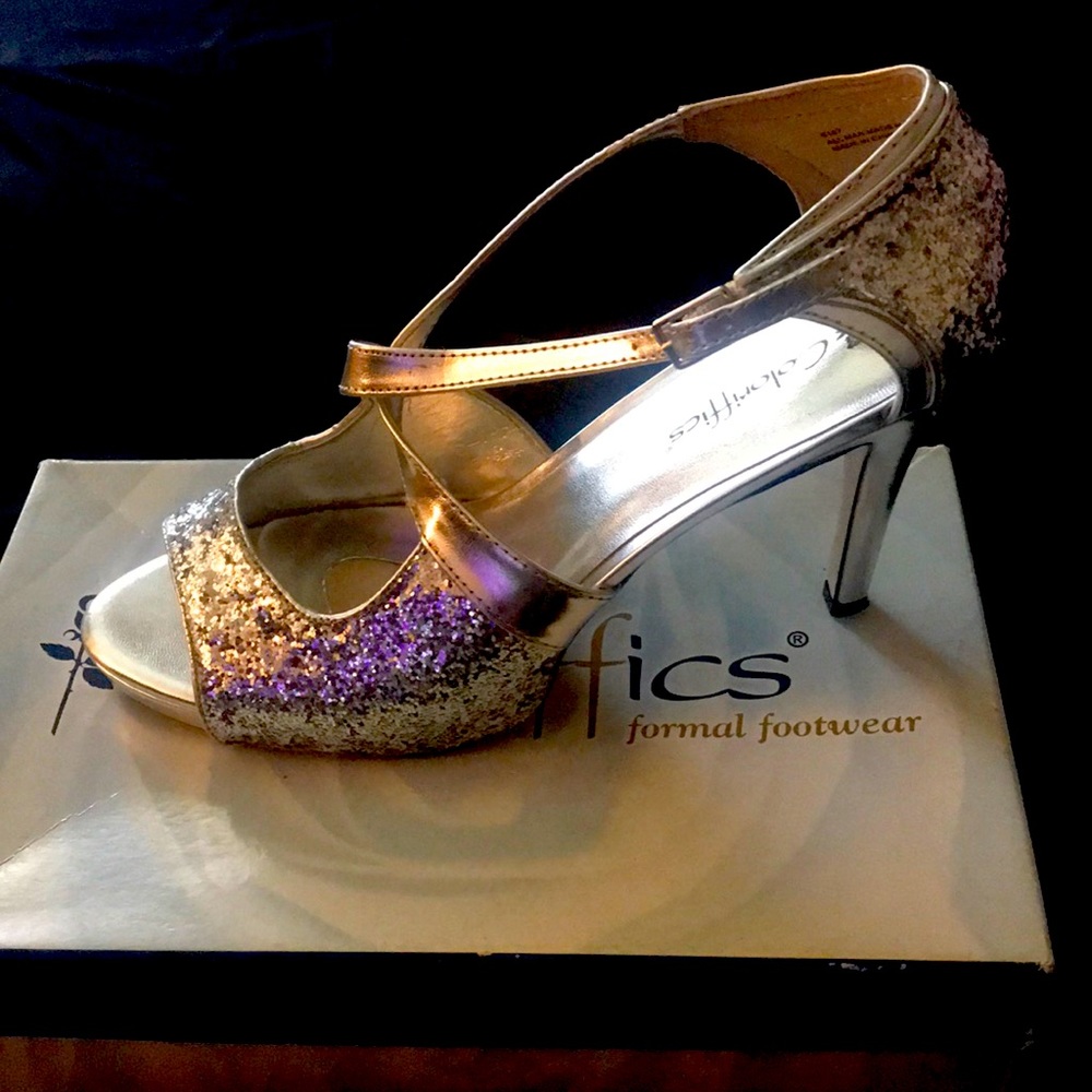 Silver pumps